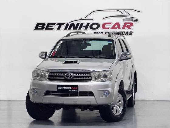 TOYOTA HILUX SW4 3.0 SRV 4X4 16V TURBO INTERCOOLER DIESEL 4P AUTOMÁTICO TOYOTA HILUX SW4 3.0 SRV 4X4 16V TURBO INTERCOOLER DIESEL 4P AUTOMÁTICO